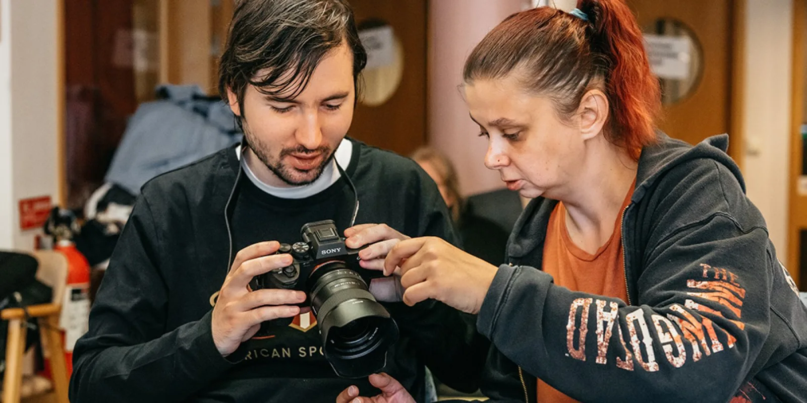 Daglig verksamhet med fokus på foto, film och journalistik.